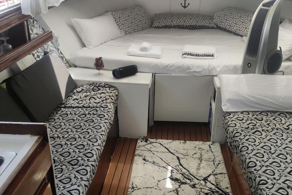 巴达洛纳 Precioso Barco En Barcelona酒店 外观 照片